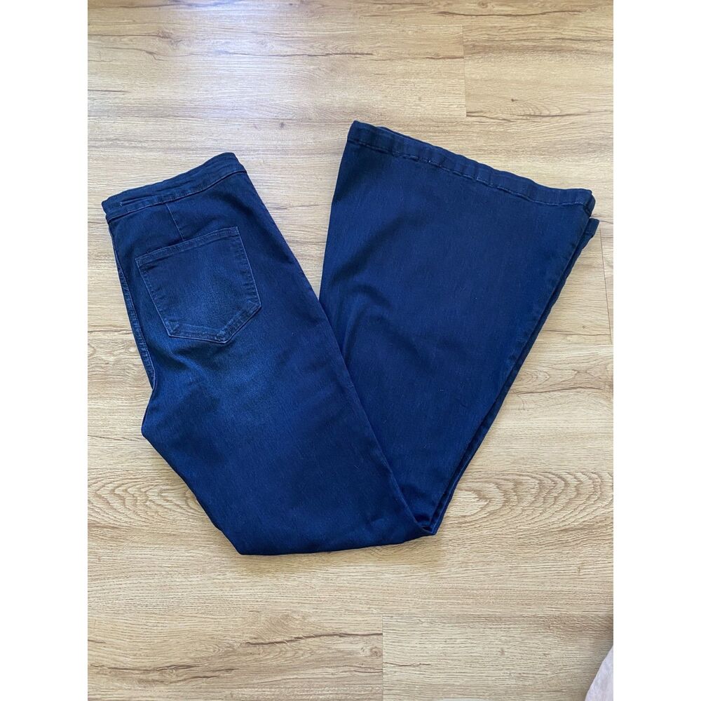 KanCan Women's Size 15 / 31 High Rise Extreme Flare Bell Bottom Blue Jeans
